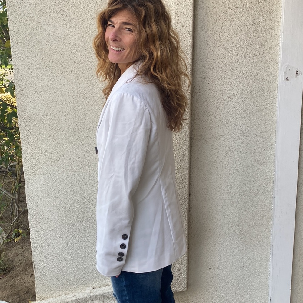 RESET by Jane gorgeous white blazer. So classy and stylish!! Great pockets - Picture 6 of 10